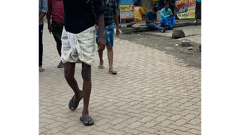 Lungi detail from the Perumbavoor migrant market, image 3.