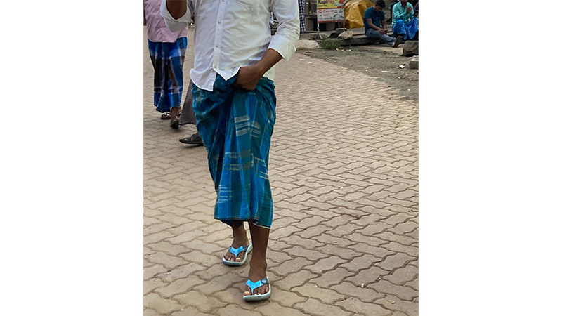 Lungi detail from the Perumbavoor migrant market, image 5.