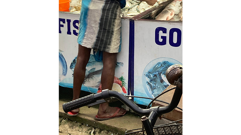 Lungi detail from the Perumbavoor migrant market, image 6.