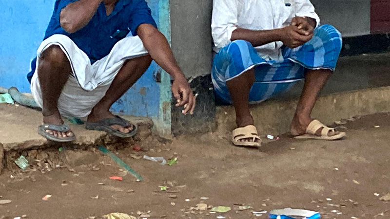 Lungi detail from the Perumbavoor migrant market, image 7.