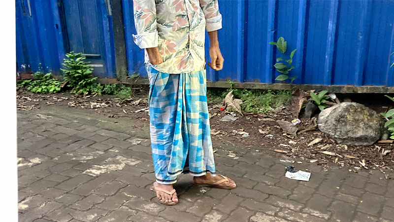 Lungi detail from the Perumbavoor migrant market, image 10.
