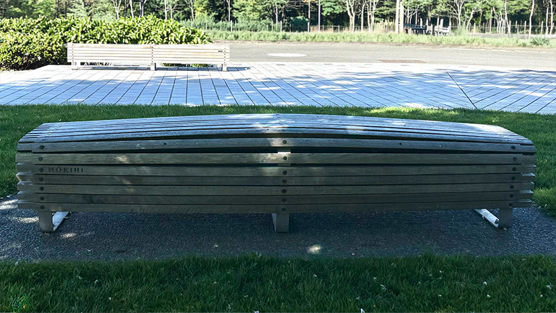 Mokihi bench shaped like a traditional Māori raft along the Avon River